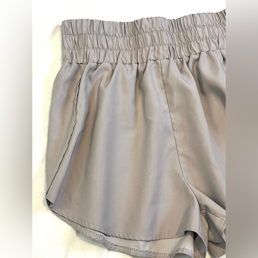 SHEIN Women’s Gray Wide Elastic Waist Polyester Blend Running Shorts Sz S - Picture 2 of 13